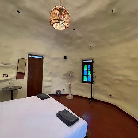 เชียงดาว ราวน์เฮ้าส์ Bed & Breakfast ภายนอก รูปภาพ