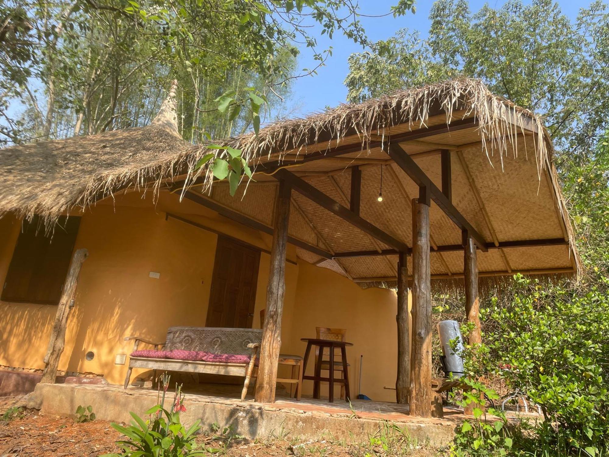 เชียงดาว ราวน์เฮ้าส์ Bed & Breakfast ภายนอก รูปภาพ