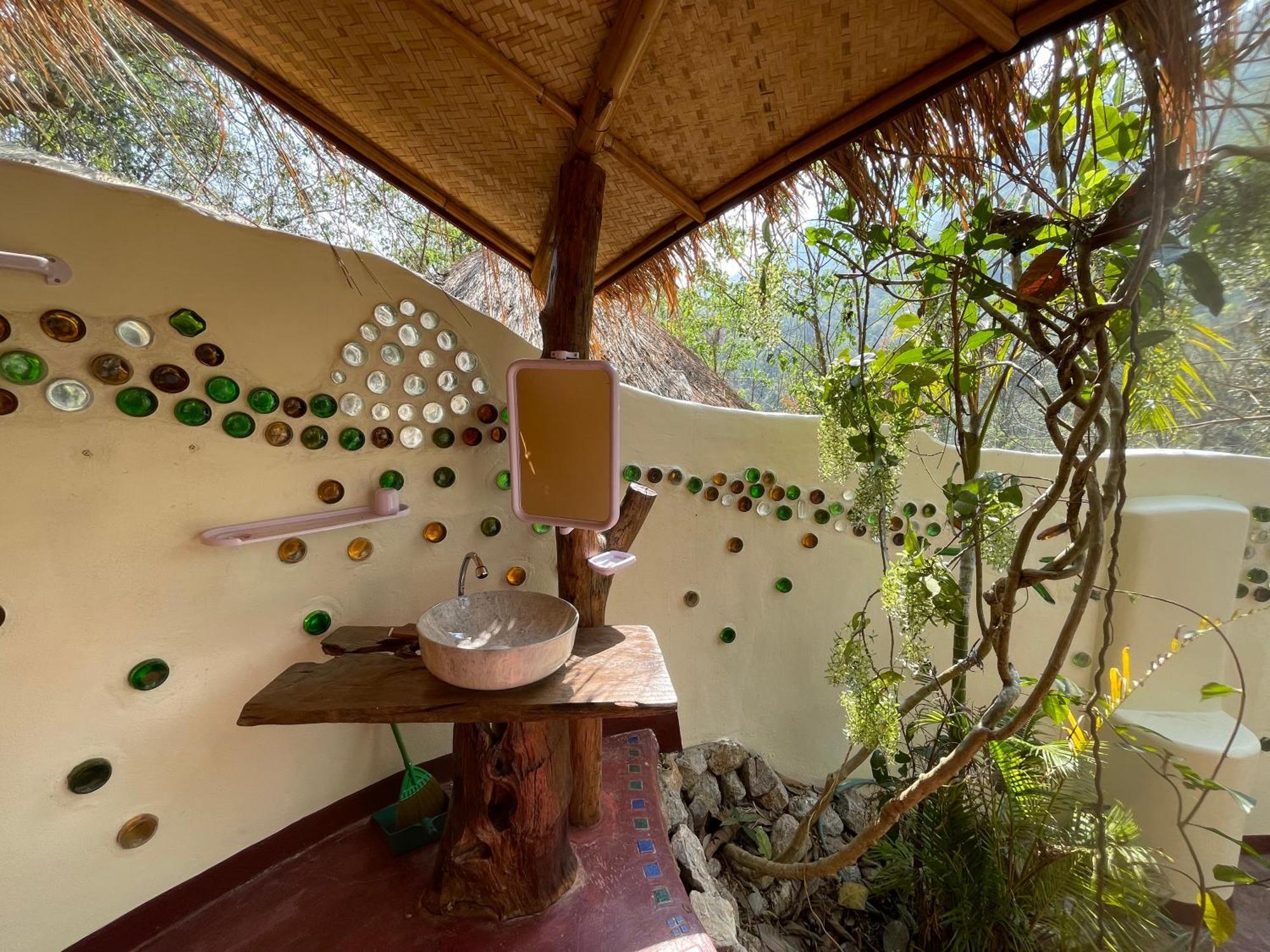 เชียงดาว ราวน์เฮ้าส์ Bed & Breakfast ภายนอก รูปภาพ