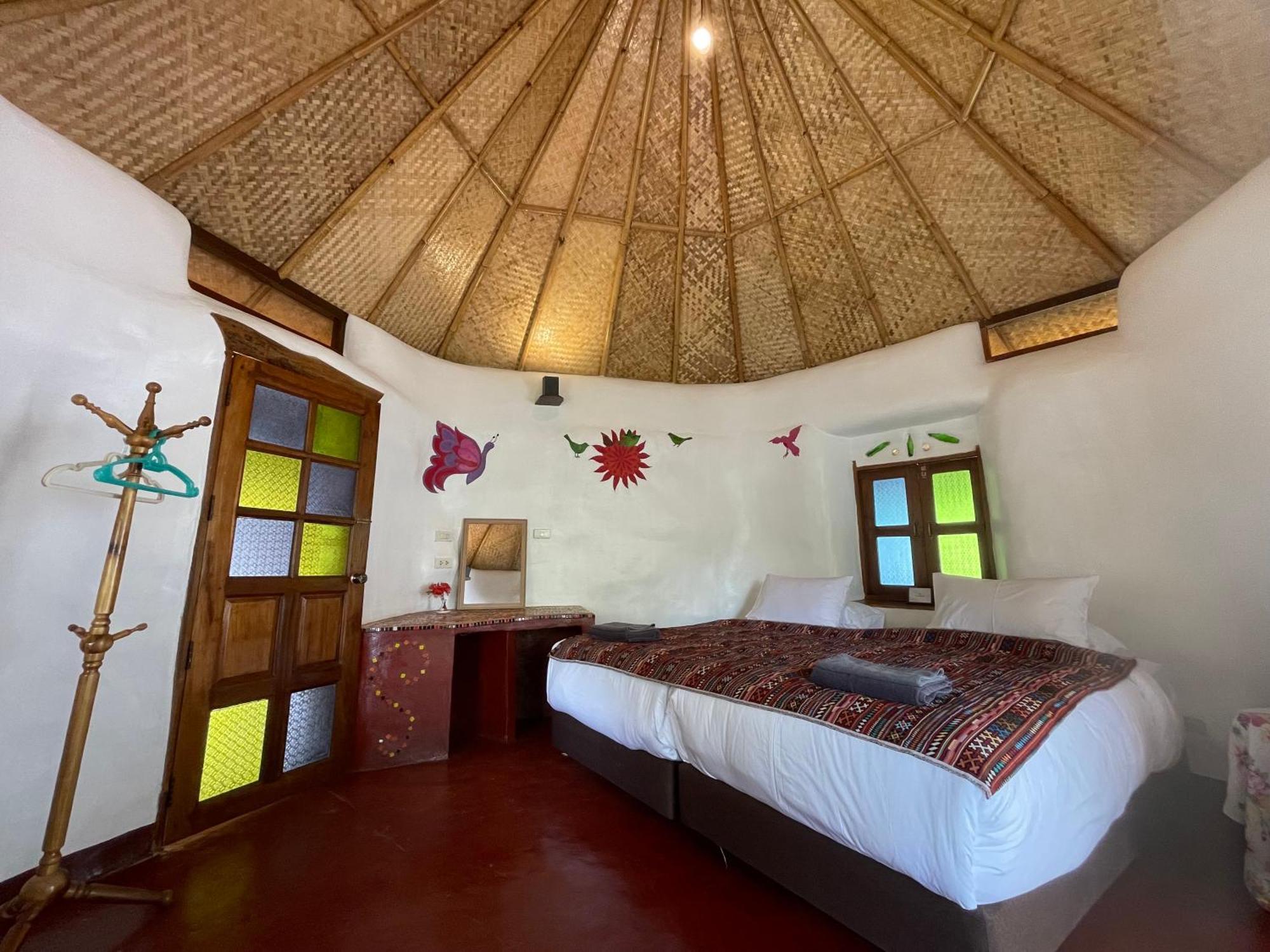 เชียงดาว ราวน์เฮ้าส์ Bed & Breakfast ภายนอก รูปภาพ