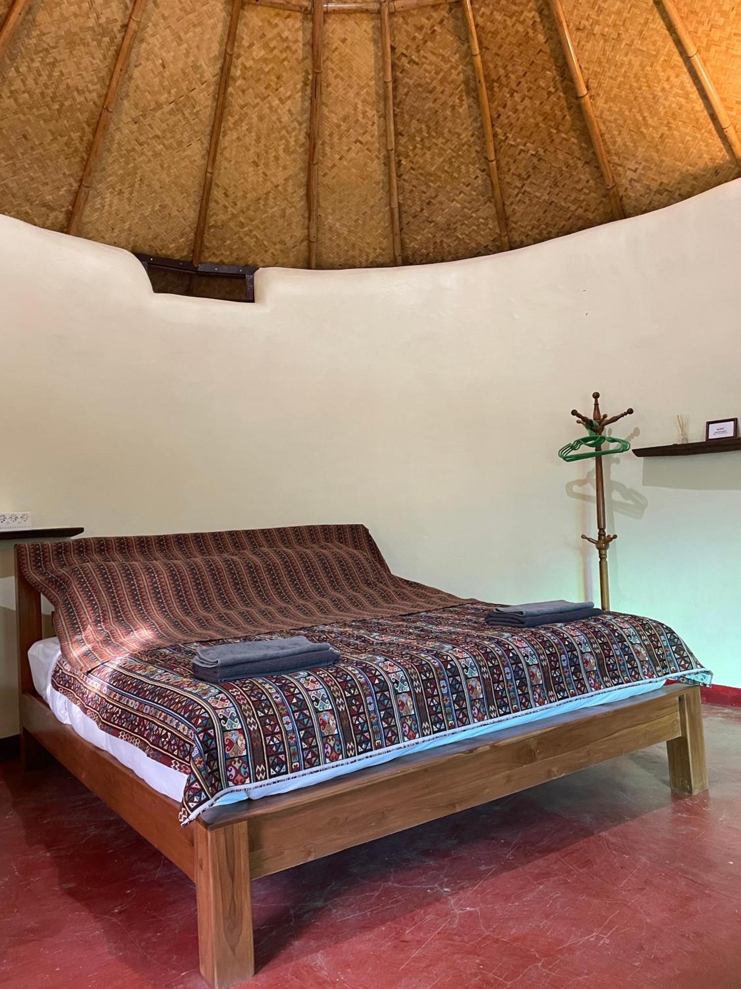 เชียงดาว ราวน์เฮ้าส์ Bed & Breakfast ภายนอก รูปภาพ