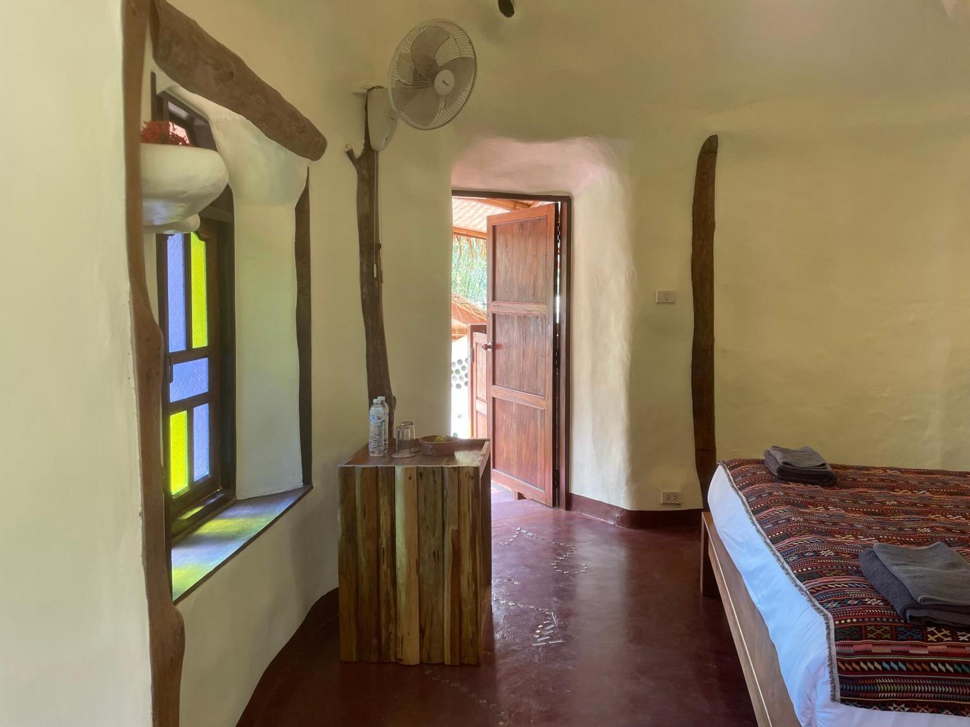 เชียงดาว ราวน์เฮ้าส์ Bed & Breakfast ภายนอก รูปภาพ