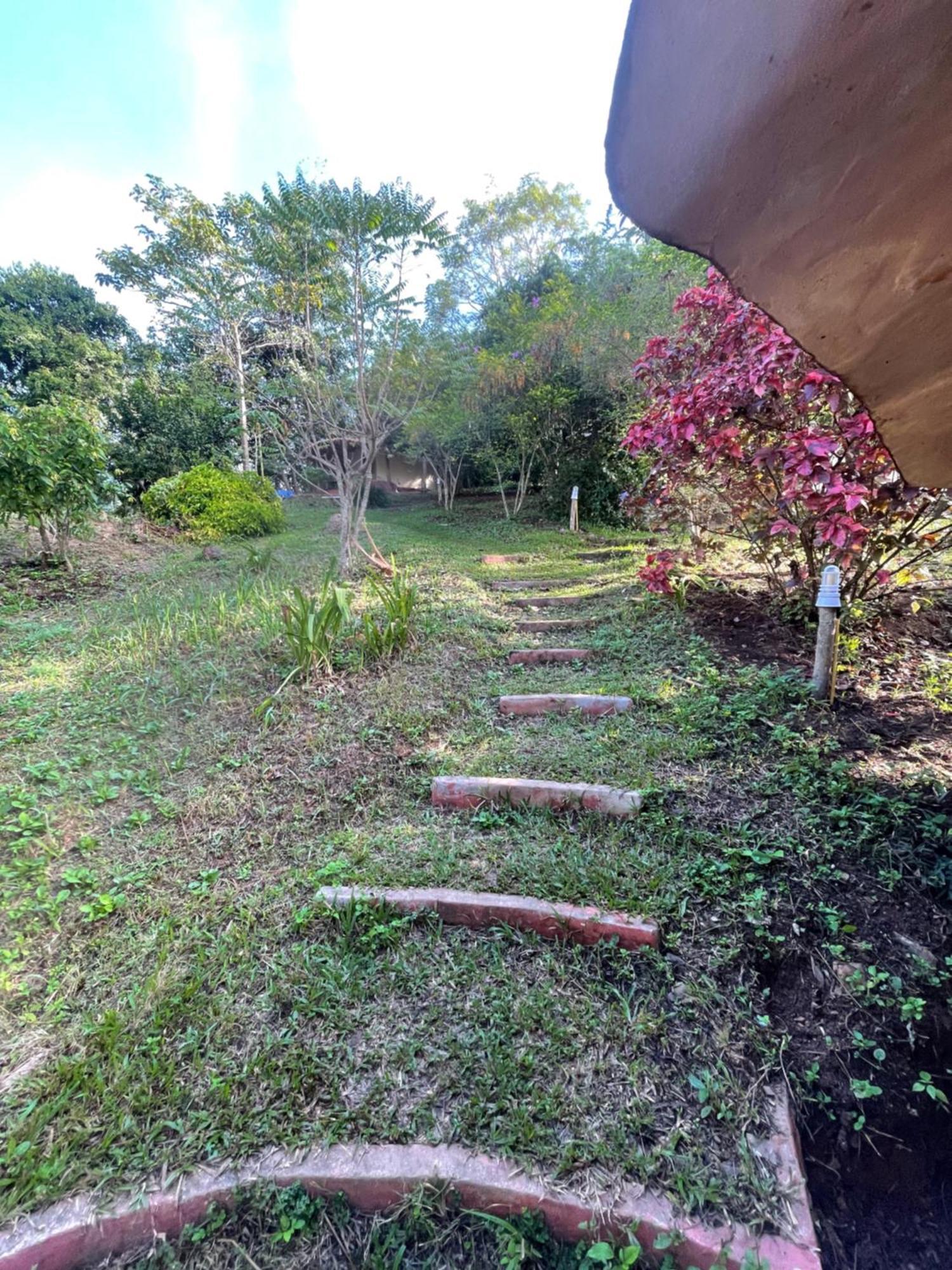 เชียงดาว ราวน์เฮ้าส์ Bed & Breakfast ภายนอก รูปภาพ