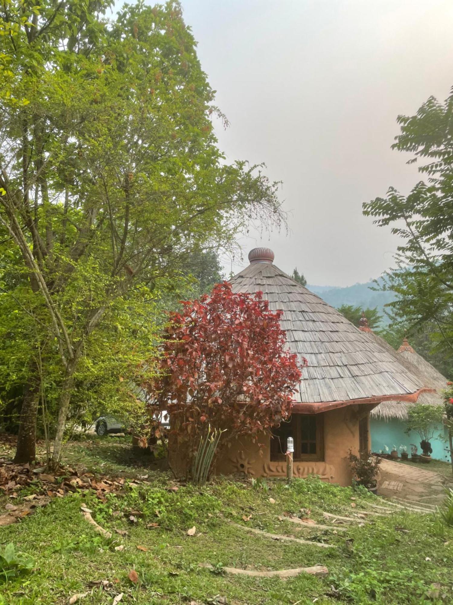 เชียงดาว ราวน์เฮ้าส์ Bed & Breakfast ภายนอก รูปภาพ
