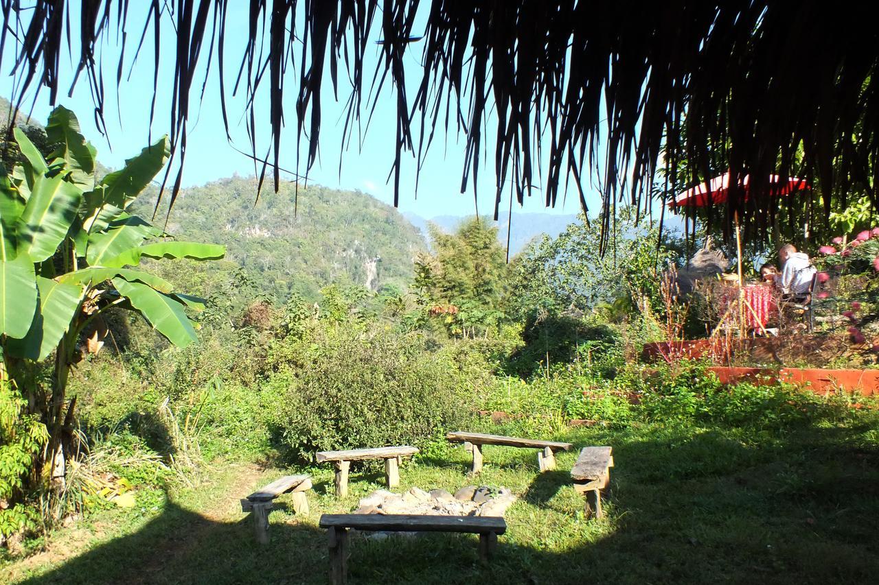 เชียงดาว ราวน์เฮ้าส์ Bed & Breakfast ภายนอก รูปภาพ