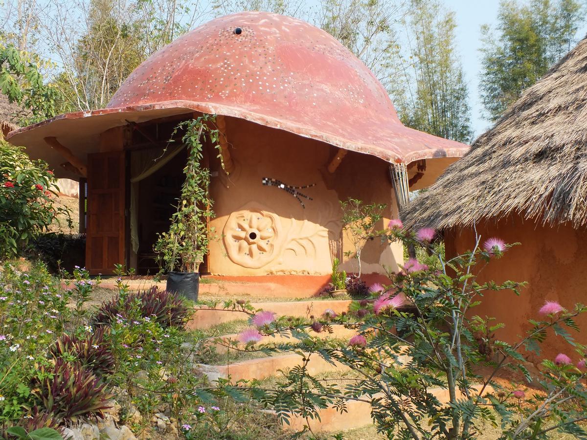 เชียงดาว ราวน์เฮ้าส์ Bed & Breakfast ภายนอก รูปภาพ