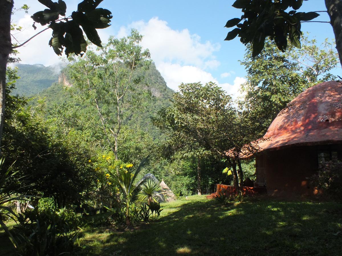 เชียงดาว ราวน์เฮ้าส์ Bed & Breakfast ภายนอก รูปภาพ