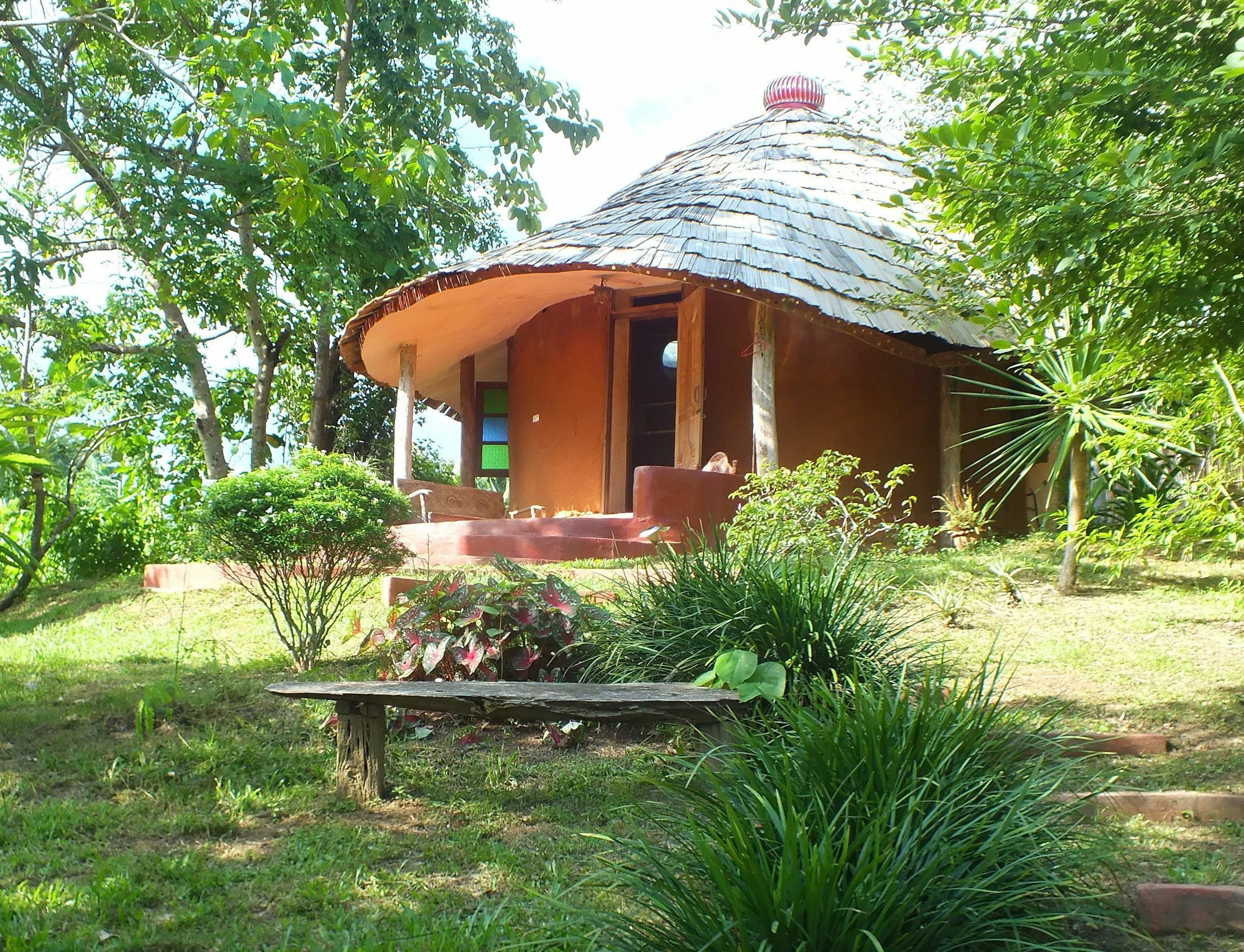 เชียงดาว ราวน์เฮ้าส์ Bed & Breakfast ภายนอก รูปภาพ